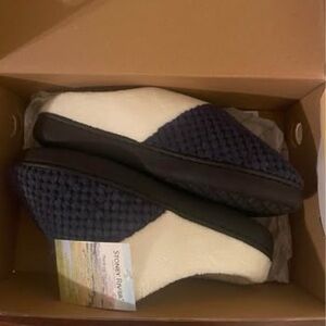 New In Box With Tags, Women’s Size 7 Navy Stoney River Slip On Slippers